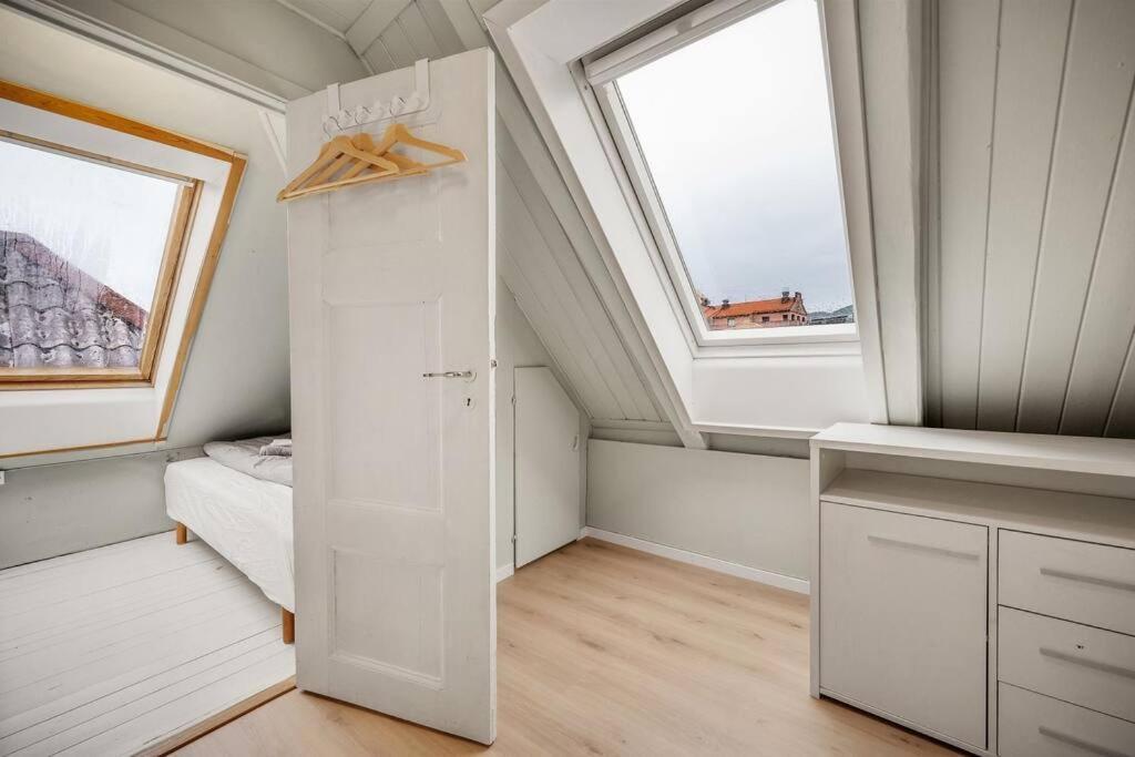 Dinbnb Homes I 4-Bedroom Historical House In Romantic Surroundings Bergen Exterior foto
